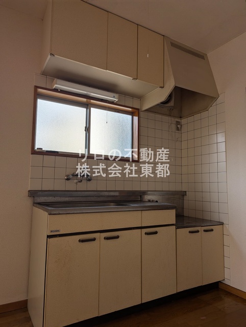 キッチン　上下収納豊富・調理スペースあり！使い勝手の良いキッチンです♪