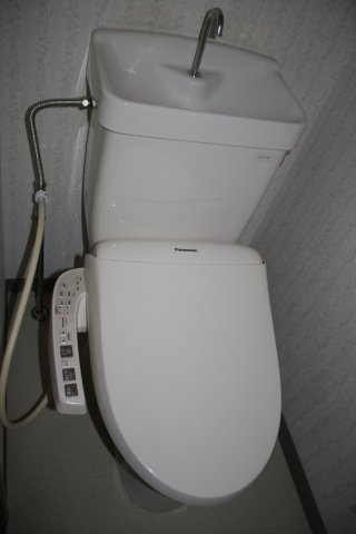 トイレ　温水便座です