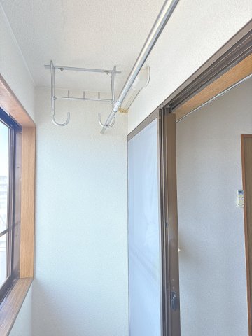 その他　室内干しに活用できるサンルームです