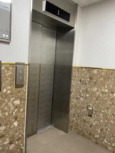 エントランス　建物の内部です