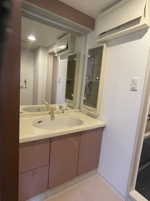 洗面設備　コンパクトで使いやすい洗面所