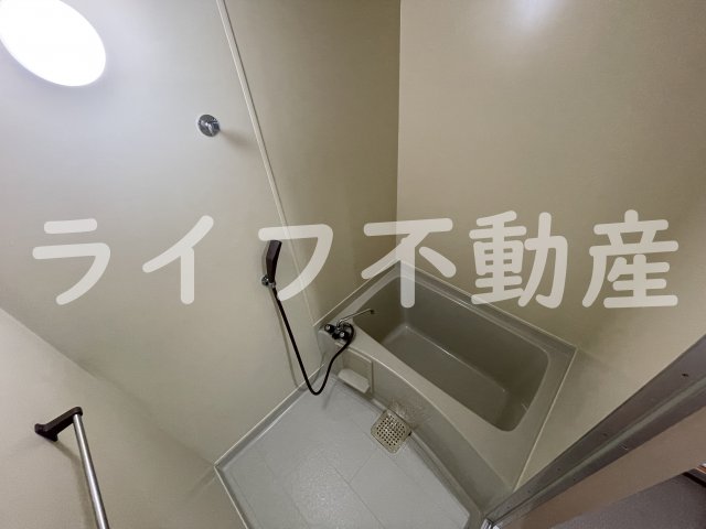 バス・シャワールーム　落ち着いた空間のお風呂です