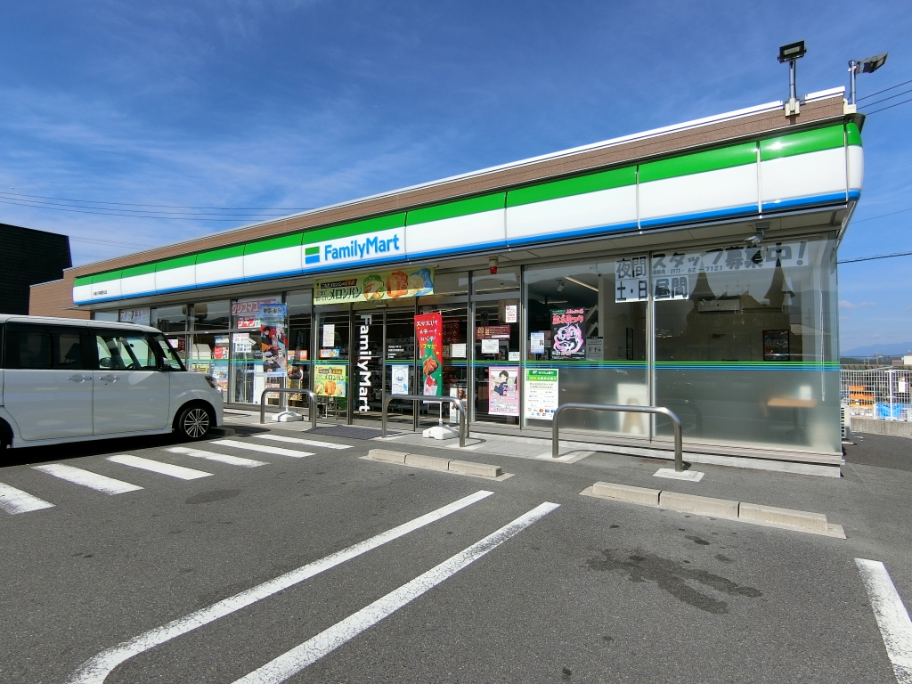 コンビニ　ファミリーマート 中津川手賀野北店（コンビニ）まで800m