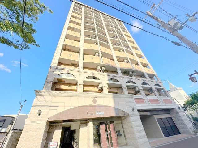 建物外観　存在感のある外観は落ちついた色合いで、堂々としていますね。