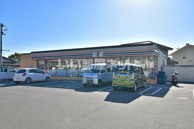 コンビニ　セブンイレブン甲府地方気象台西（コンビニ）まで833m