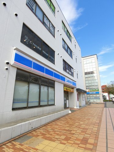 コンビニ　ローソン 都筑ふれあいの丘駅前店（コンビニ）まで464m