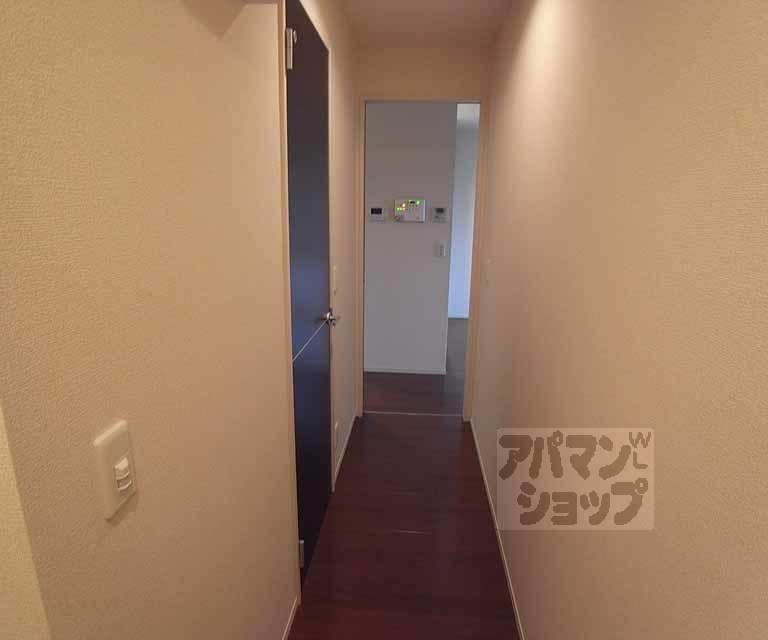 その他部屋・スペース　玄関からの廊下です。