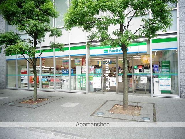 コンビニ　ファミリーマート（コンビニ）まで198m