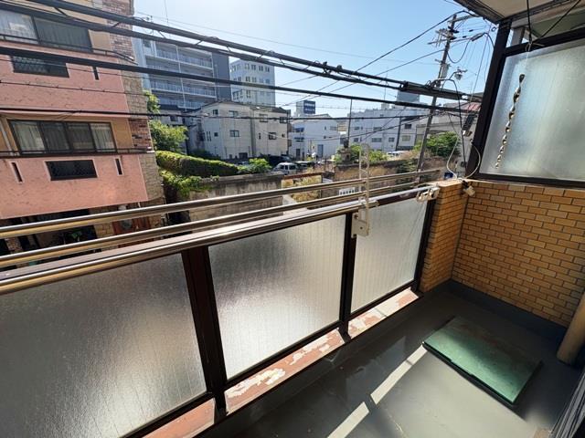 バルコニー　外からの目が気にならないバルコニーで洗濯物が干せます