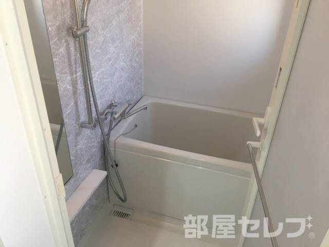 バス・シャワールーム　※他の部屋の写真を流用しています。