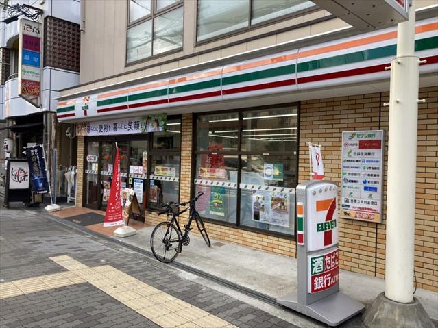 コンビニ　セブンイレブン（コンビニ）まで130m
