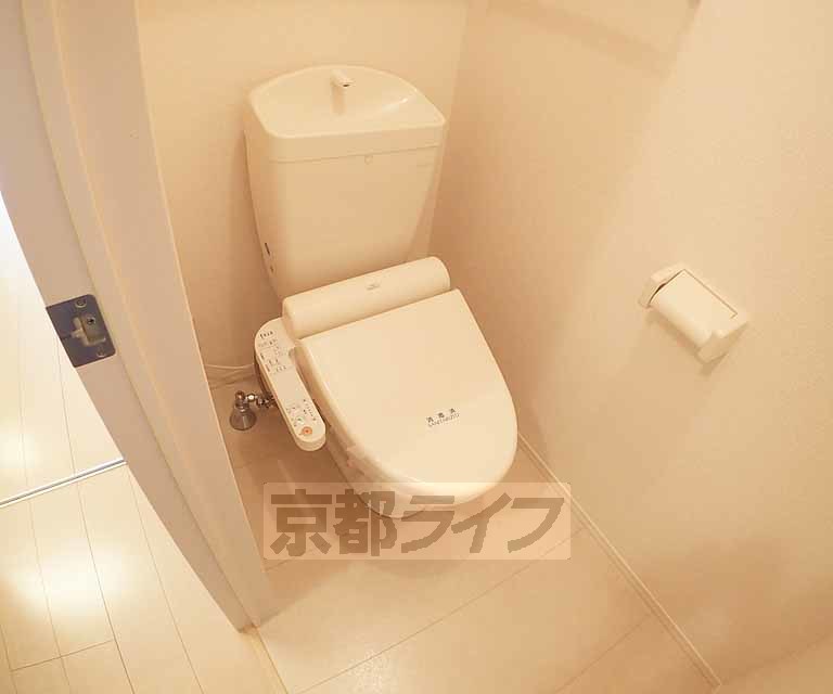 トイレ　ウォシュレットつきです。