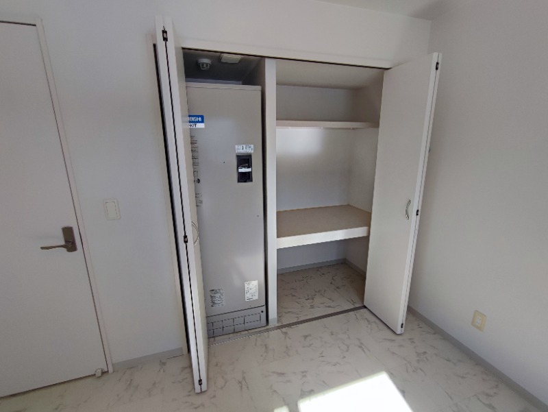収納　クローゼットは奥行きもあり、荷物が多い方でも安心です。