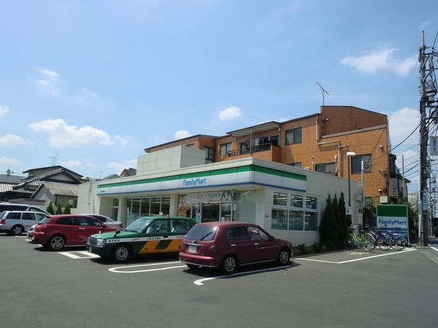 コンビニ　ファミリーマート（コンビニ）まで737m