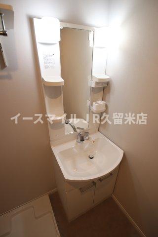 洗面設備　独立洗面台、朝の身支度には欠かせません