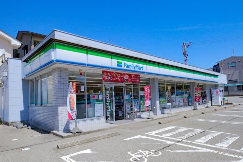 コンビニ　ファミリーマート内灘向陽台店（コンビニ）まで861m