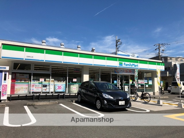 コンビニ　ファミリーマート（コンビニ）まで752m