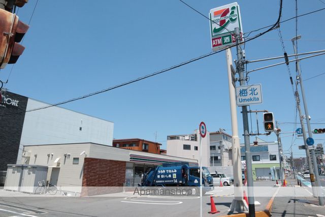 コンビニ　セブンイレブン（コンビニ）まで711m
