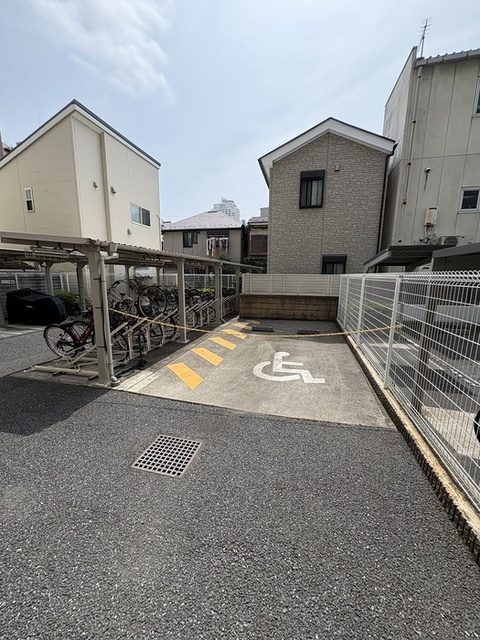 駐車場　障がい者専用駐車場
