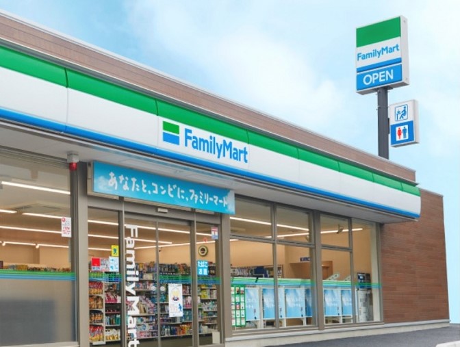コンビニ　ファミリーマート 加平一丁目店（コンビニ）まで204m