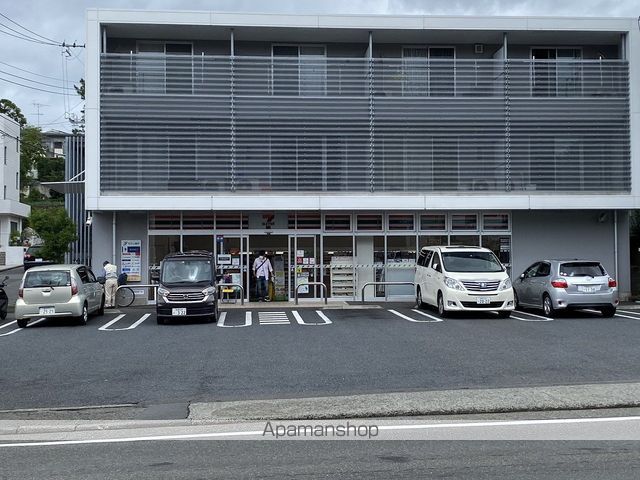 コンビニ　セブンイレブン（コンビニ）まで779m