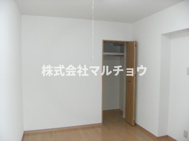 居室・リビング　明るい洋室です