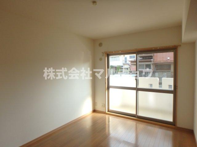 居室・リビング　個人の部屋や寝室として使える洋室です
