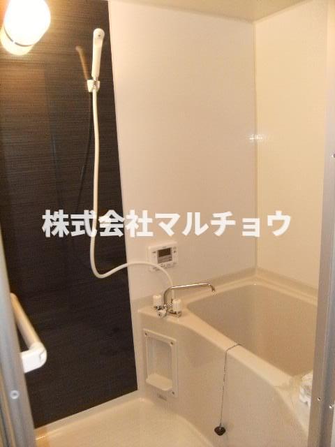 バス・シャワールーム　コンパクトで使いやすいお風呂です