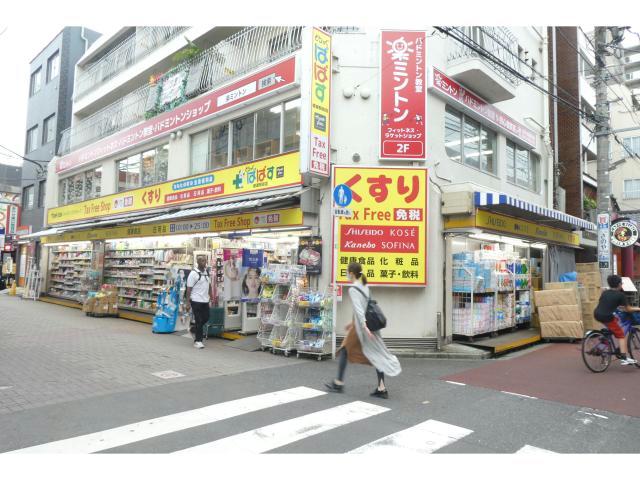 ドラックストア　どらっぐぱぱす綾瀬駅前店（ドラッグストア）まで365m