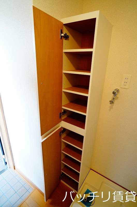 玄関　※画像は同型タイプの為、現状を優先。