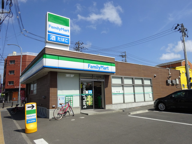 コンビニ　ファミリーマート宮町四丁目店（コンビニ）まで550m