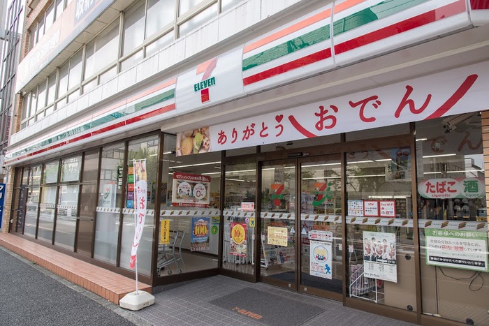 コンビニ　セブンイレブン原町田５丁目店（コンビニ）まで82m