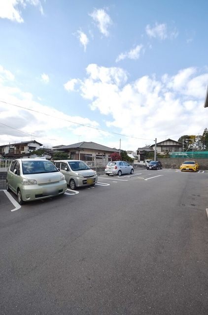 駐車場　敷地内駐車場も完備