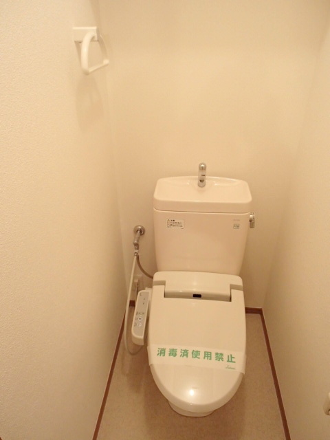 トイレ　温水洗浄便座付き
