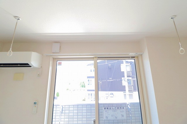 その他設備　あると便利な室内物干し機能付です。