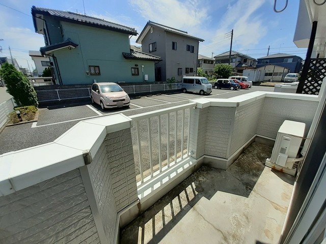 バルコニー　外からの目が気にならないバルコニーで洗濯物が干せます