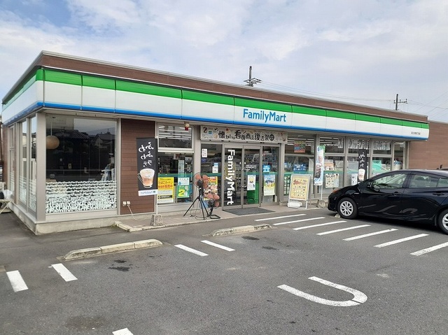 コンビニ　ファミリーマート川尻四丁目店（コンビニ）まで300m