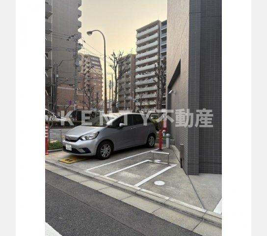 駐車場　駐車場に車を止められます