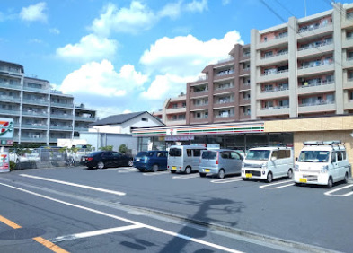 コンビニ　セブンイレブン 大田区南雪谷5丁目店（コンビニ）まで546m