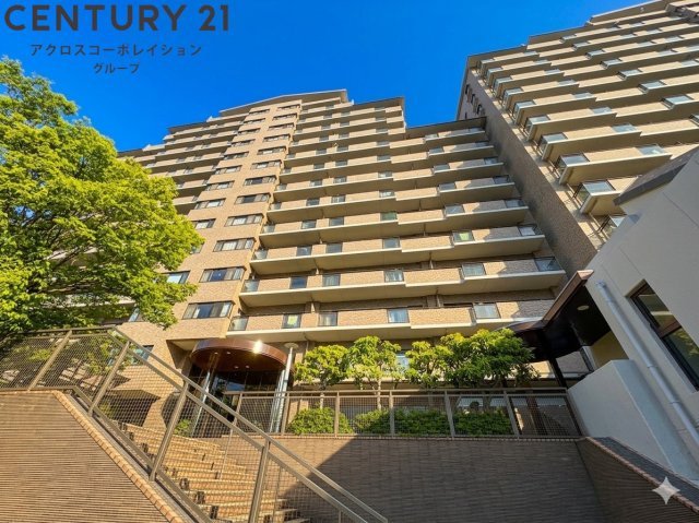 建物外観　オートロックで外部の人間が簡単に出入りできないため安心です。