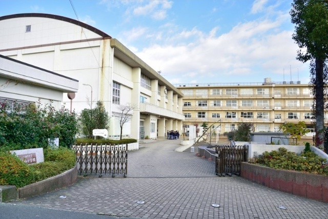 中学校　小田原市立城山中学校（中学校）まで722m