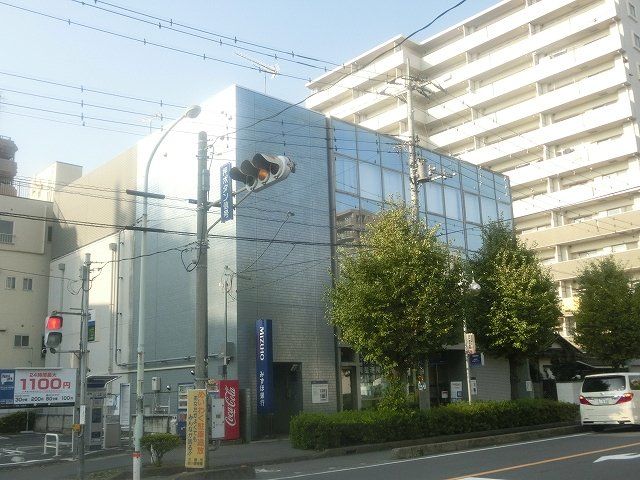 銀行　みずほ銀行 三郷支店（銀行）まで372m
