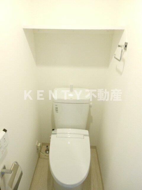 トイレ　落ち着いた色調のトイレです