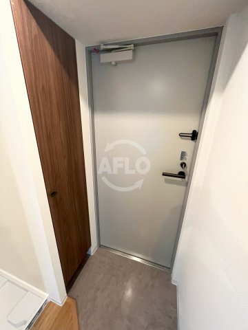 玄関　プレサンスNEO長堂アウローラ　玄関