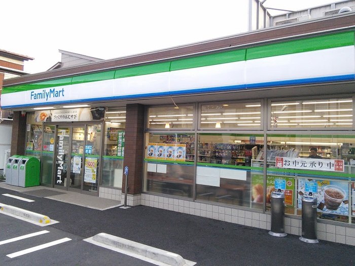 コンビニ　ファミリーマート（コンビニ）まで450m