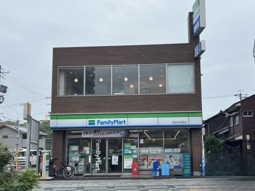 コンビニ　ファミリーマート　熱田五本松町店（コンビニ）まで228m