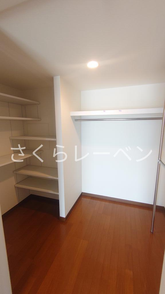 収納　ウォークインクローゼットです