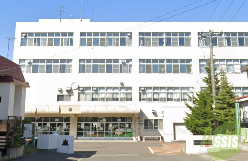 小学校　西園小学校（小学校）まで215m
