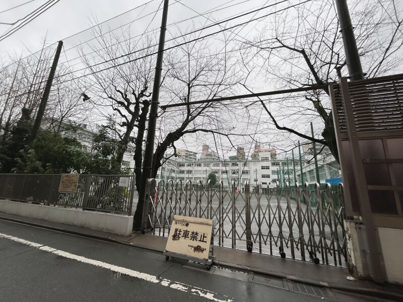 中学校　豊島区立西巣鴨中学校（中学校）まで737m