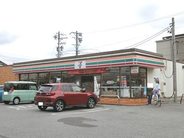 コンビニ　セブンイレブン中川町4丁目店（コンビニ）まで795m